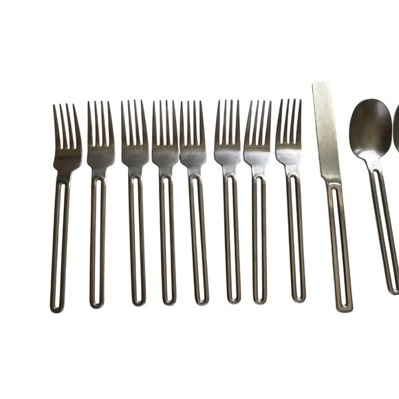 Tools Of The Trade Duke Pattern Flatware 16-Pc SS Spoons Forks & Knife Japan - Picture 2 of 8